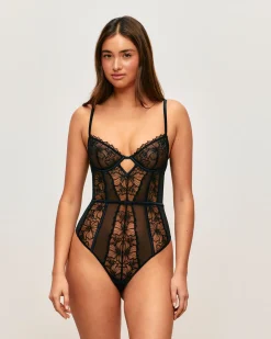Body corbeille avec broderies