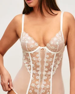 Body corbeille avec broderies florales