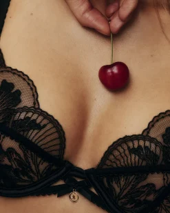 Soutien-gorge corbeille avec broderie