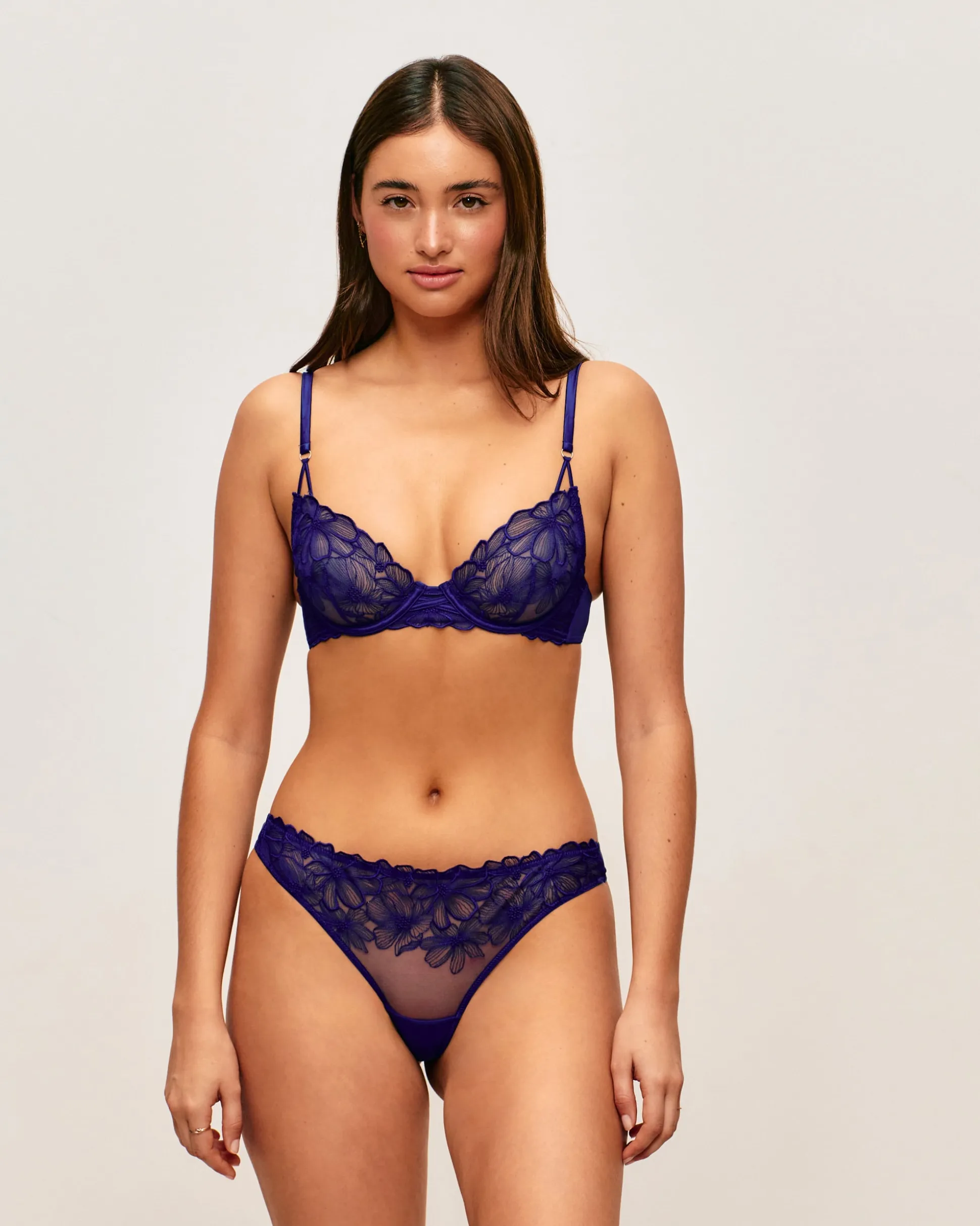 Soutien-gorge corbeille avec broderies florales