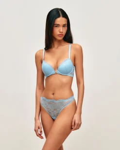 String en dentelle