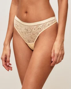 String en dentelle