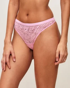 String en dentelle