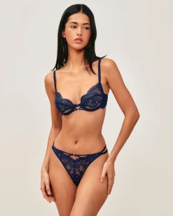 Tanga en dentelle à strass argentés